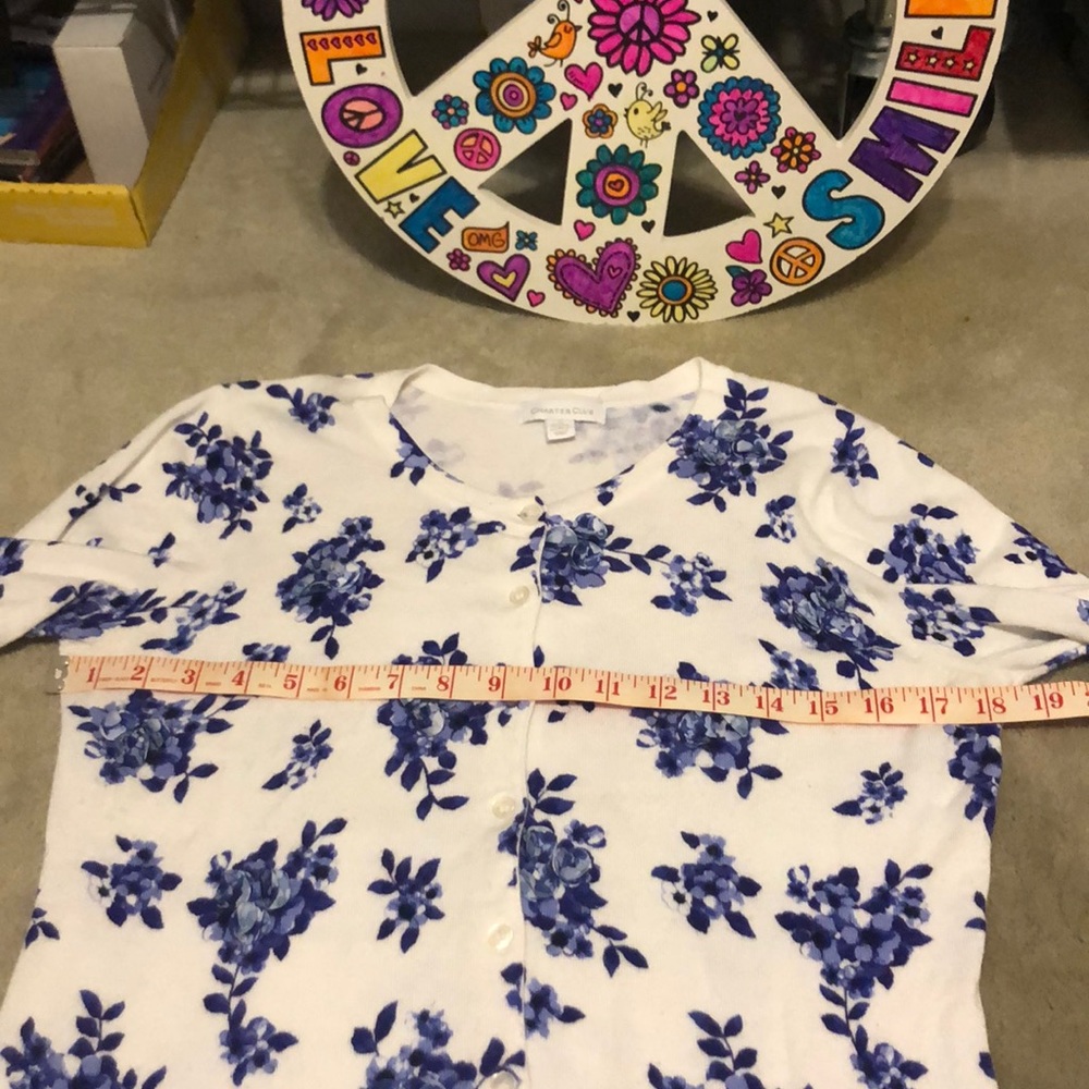Beautiful so soft blue and white floral sweater - Picture 5 of 6